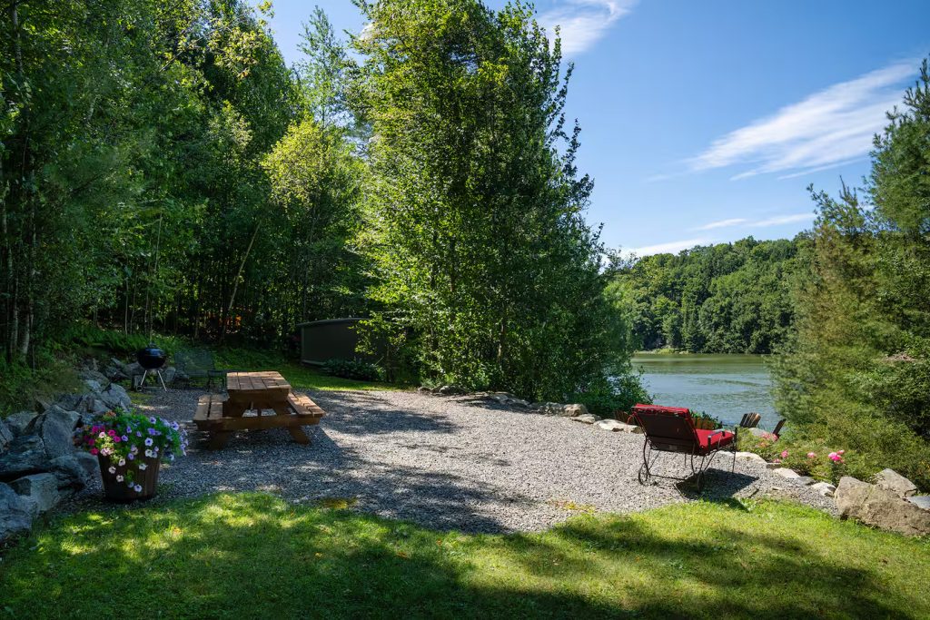 vermont tree cabin garden